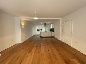 Lounge / Dining - click for photo gallery